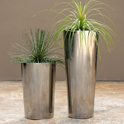 Round stainless steel planters